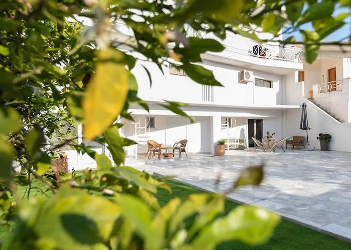 Garden Apartment In Amarynthos II