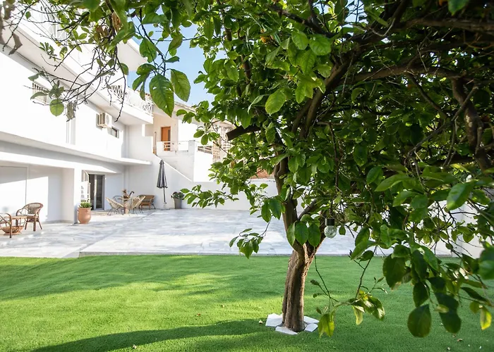 Garden Apartment In Amarynthos II