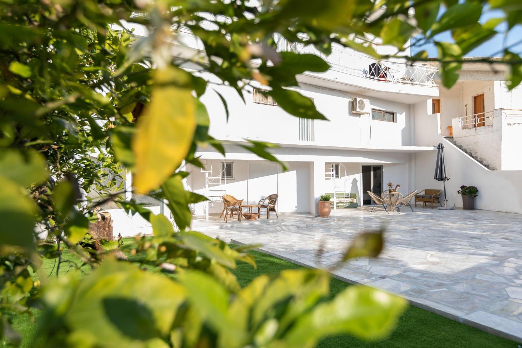 Garden In Ii Apartment Amarynthos